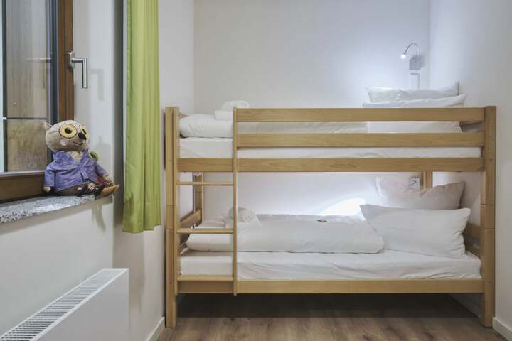 Room 13 of 98