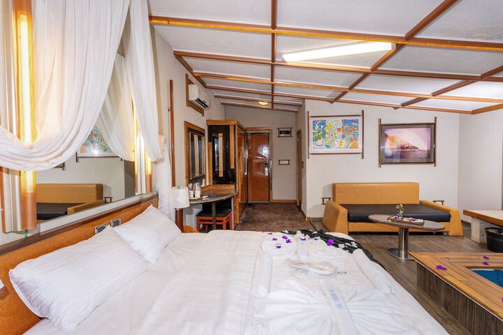 Room 10 of 22
