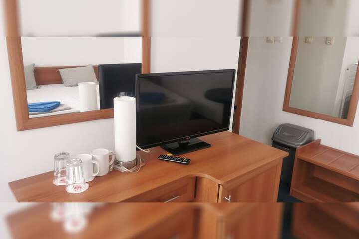 Room 9 of 15