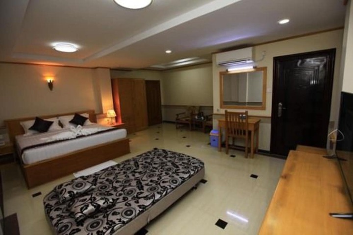 Room 13 of 23