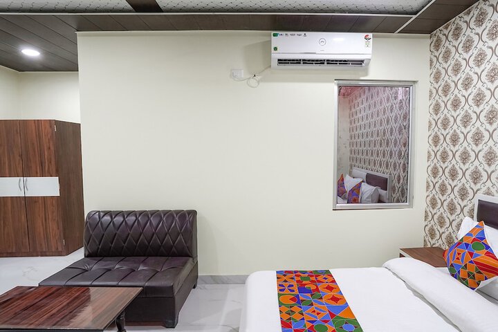 Room 9 of 28