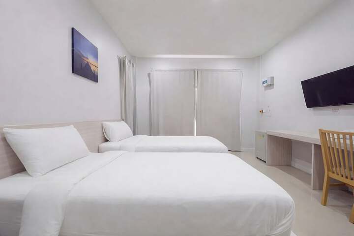 Room 13 of 34