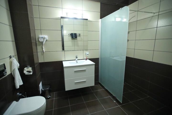 Room 17 of 35