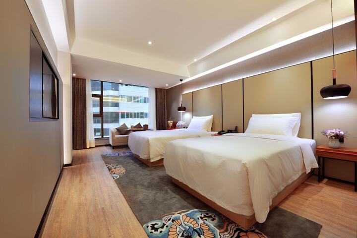 Room 10 of 20