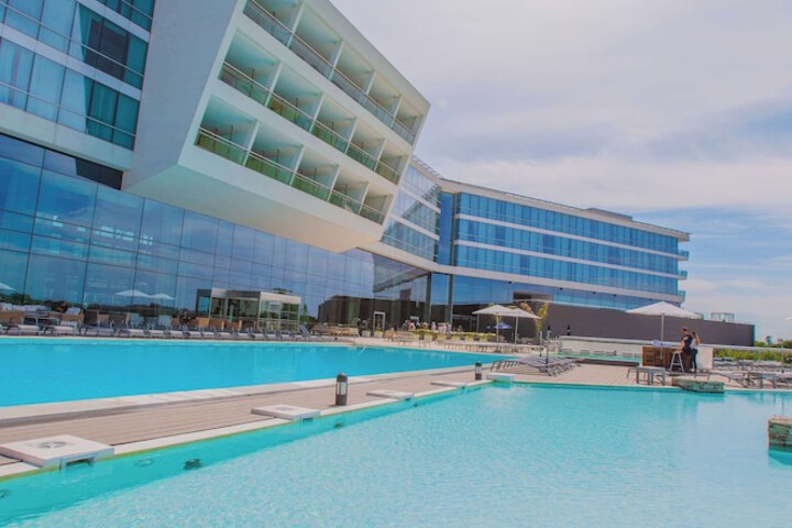 Pool 43 of 125