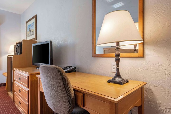 Room 12 of 25