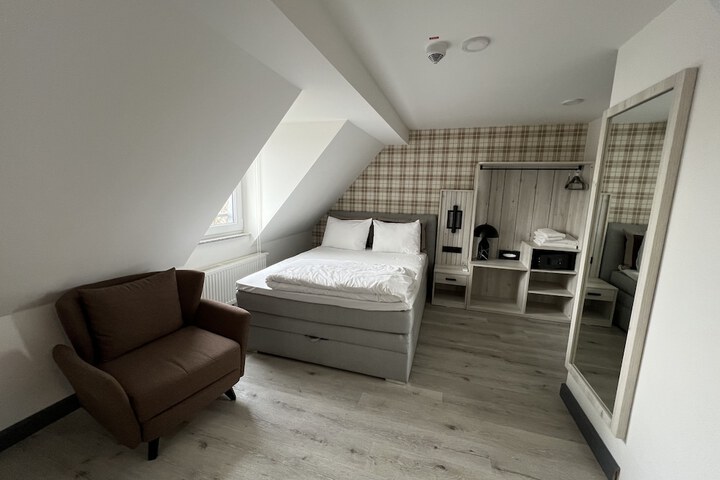 Room 6 of 23