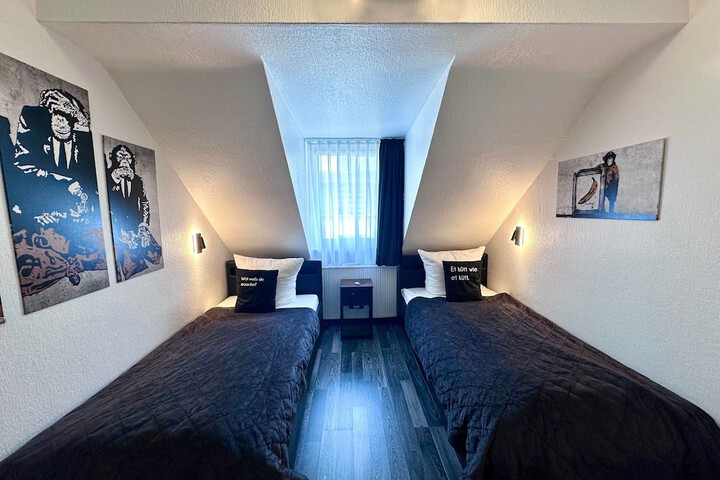 Room 9 of 81