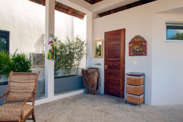 Casa Ricardo by RedAwning