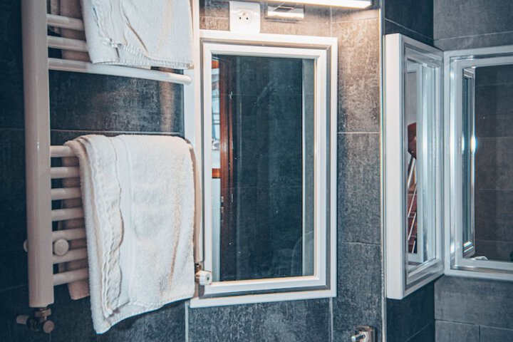 Room 27 of 82
