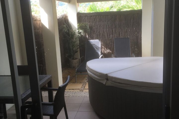 Jetted tub