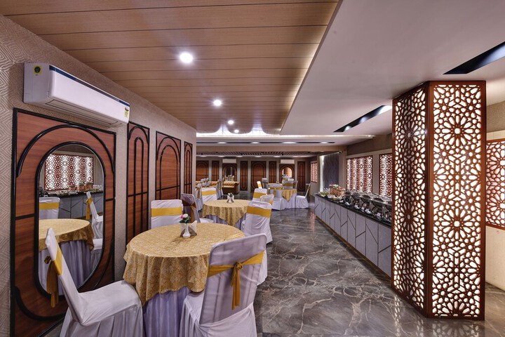 Ballroom/Hall 30 of 31