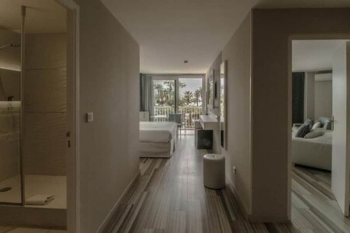 Room 15 of 33