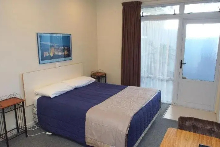 Room 2 of 13