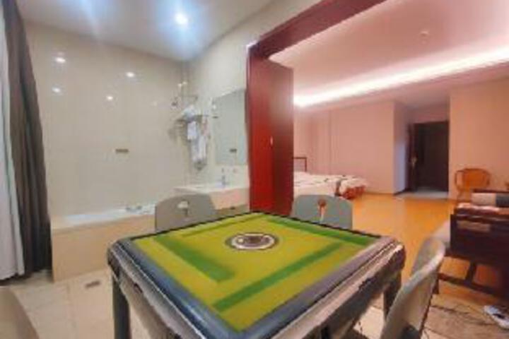 Room 10 of 12