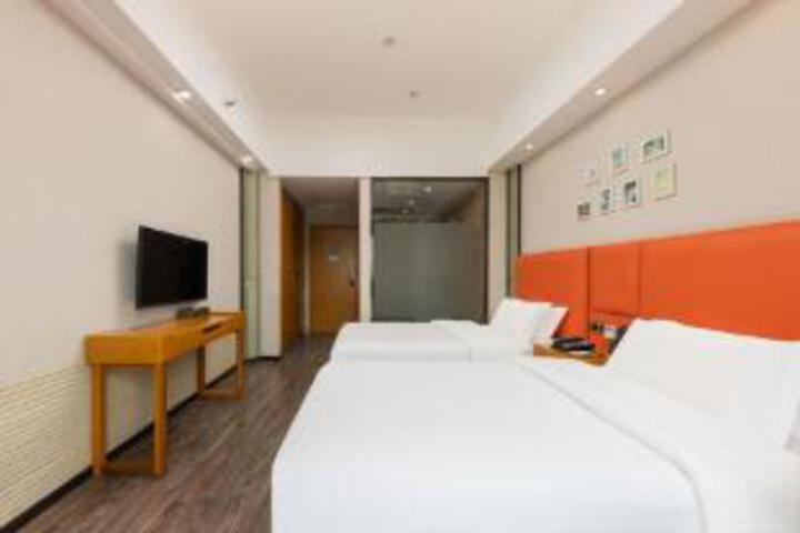 Room 10 of 10