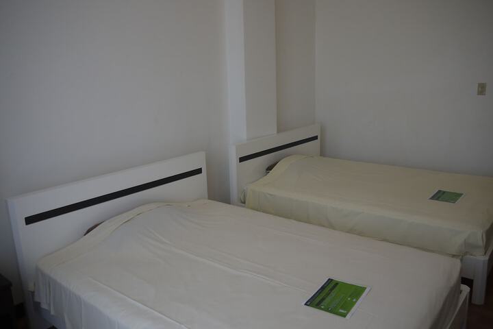 Room 12 of 40