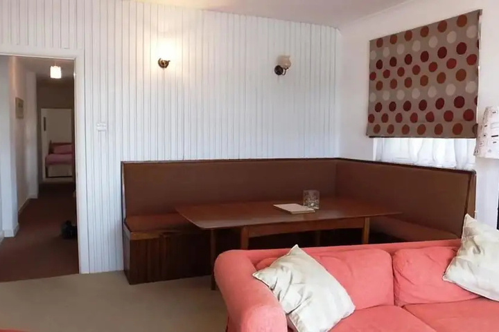 Room 2 of 8