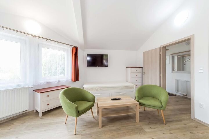 Room 6 of 75