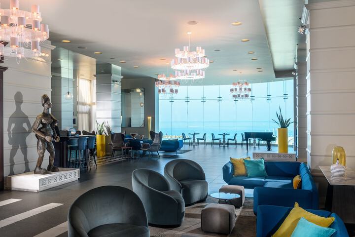 Entrance & Lobby