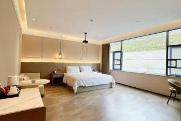 Room 14 of 14