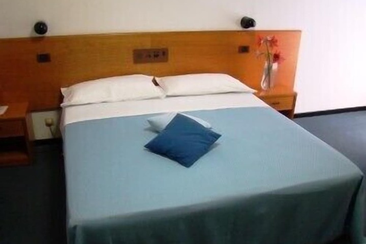 Room 7 of 49