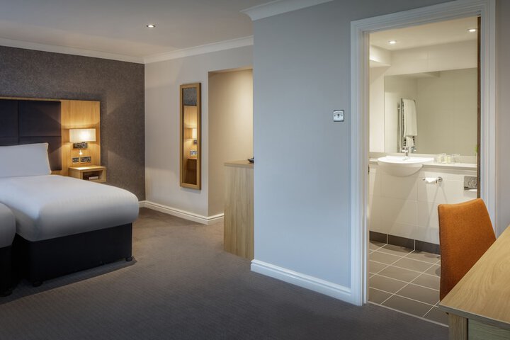 Room 15 of 60