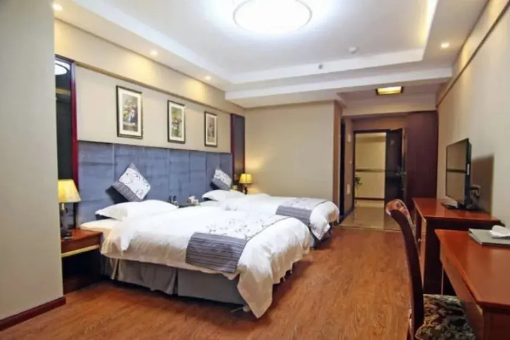 Room 5 of 9