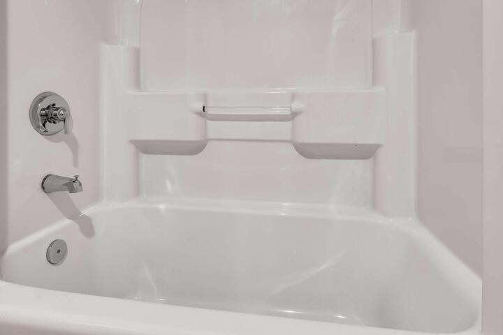 Acces1 Kingmobilityaccessbathtubexteriorentrancecourtyard Accessible Microwav Refrigeratnonsmok Fullbreak (16 of 25)