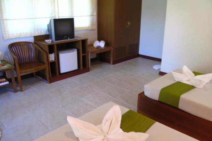 Room 4 of 27