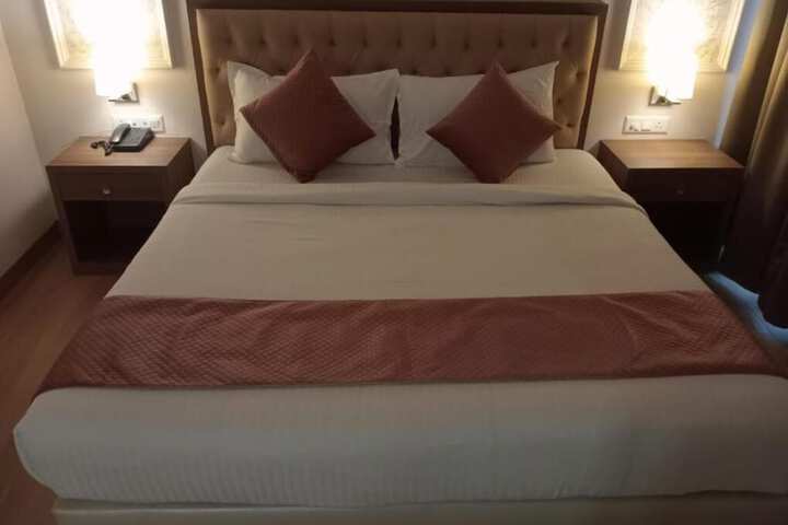 Room 8 of 28