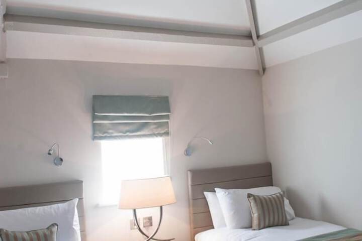 Room 28 of 126