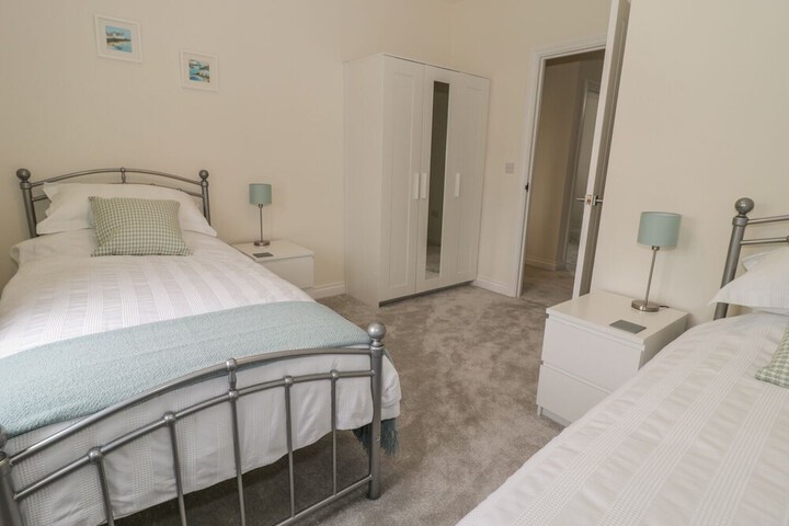 Room 5 of 10