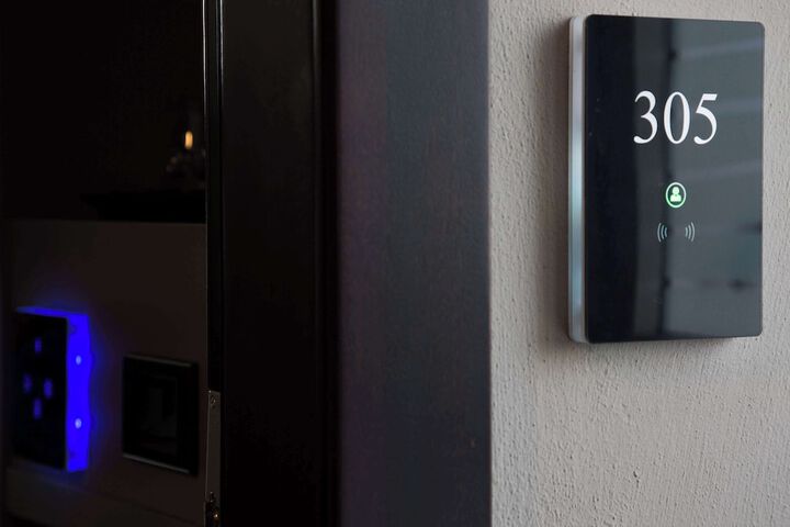 Room 44 of 119