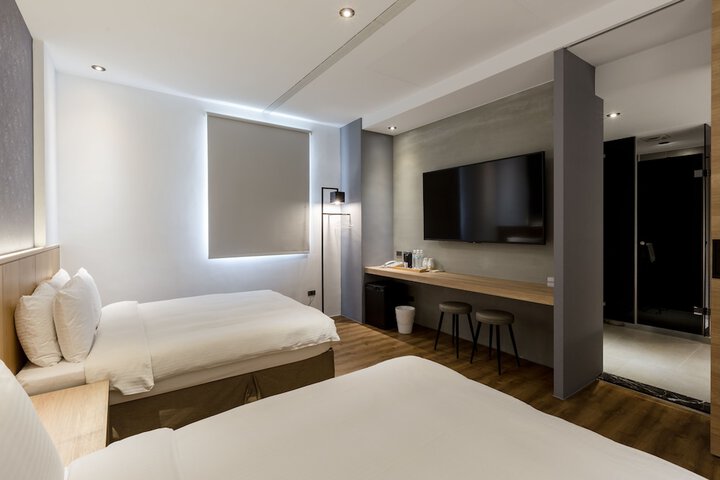 Room 18 of 101