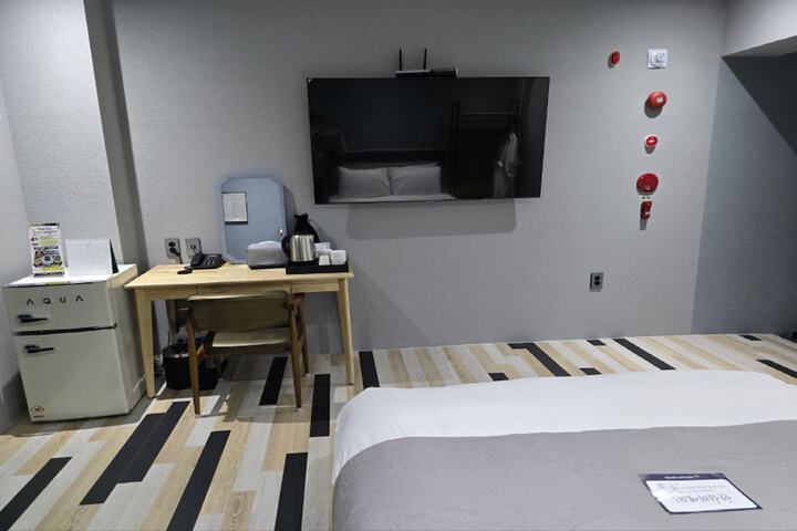Room 51 of 184