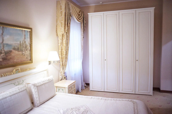 Room 2 of 9