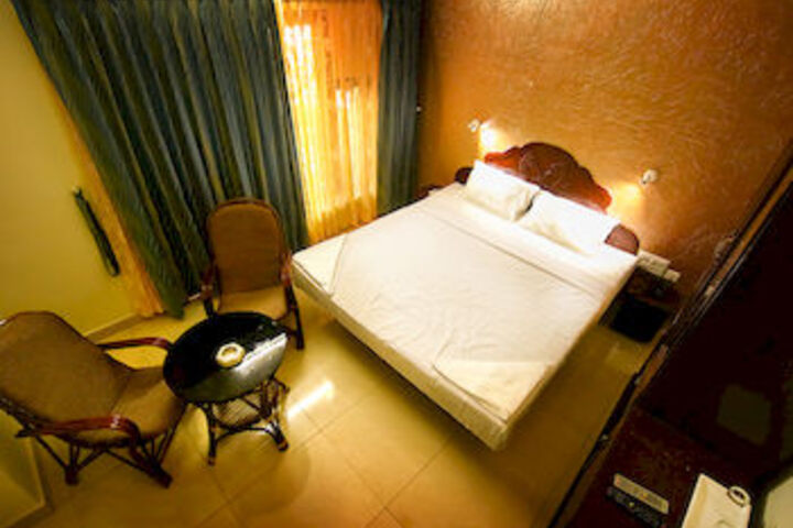 Room 4 of 13