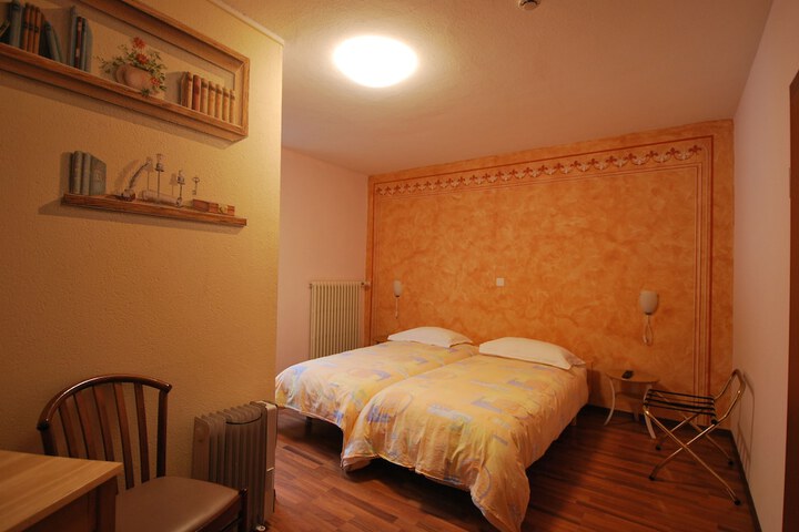 Room 3 of 47