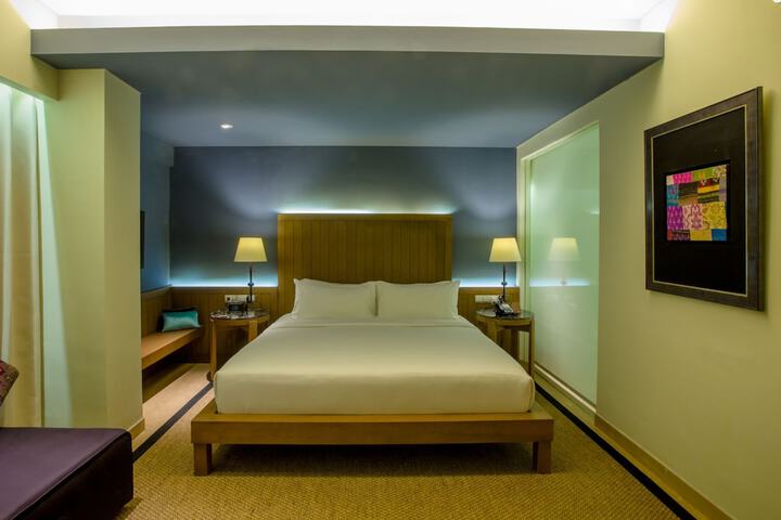 Room 12 of 83