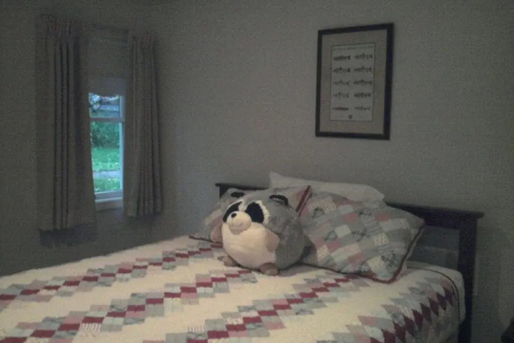 Room 4 of 9