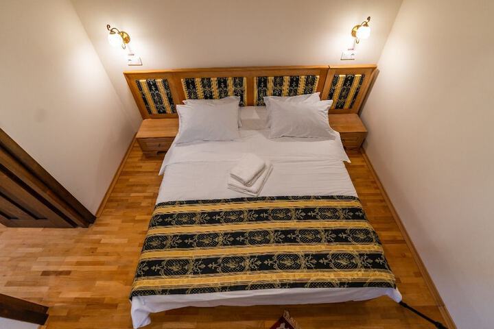Room 4 of 54