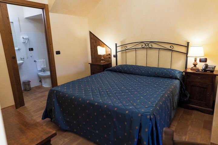 Room 14 of 74