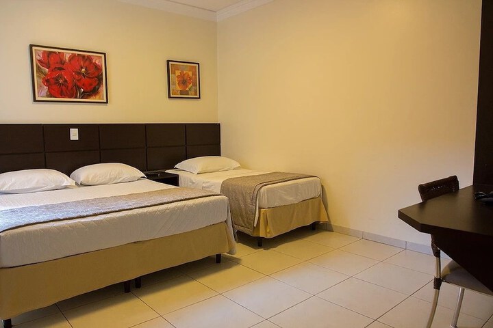 Room 10 of 32