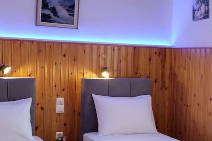 Room 35 of 129