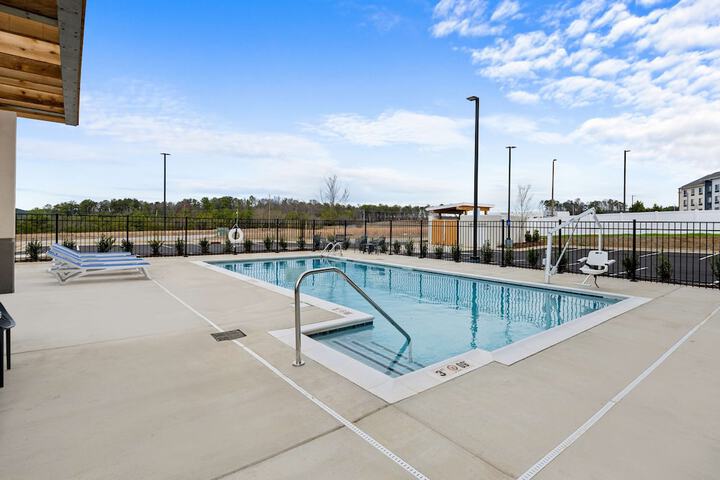 Pool 25 of 34