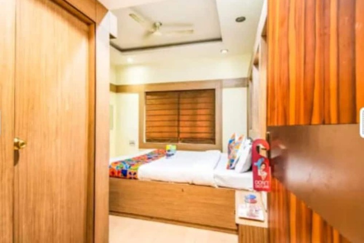 Room 6 of 14