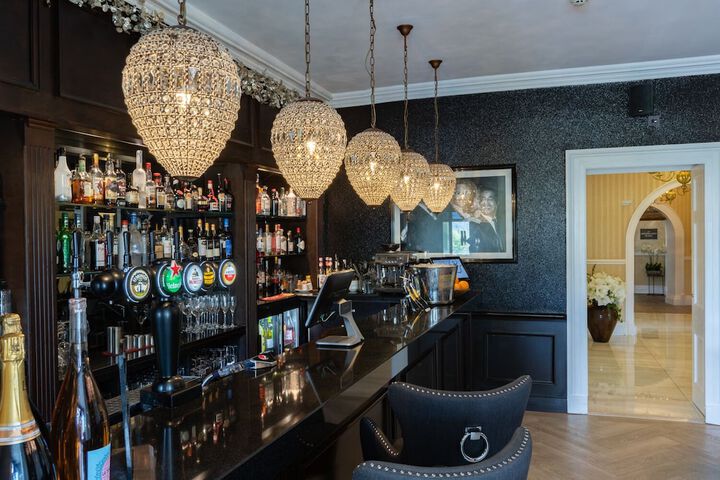 Lounge 127 of 132