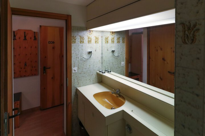 Room 146 of 169