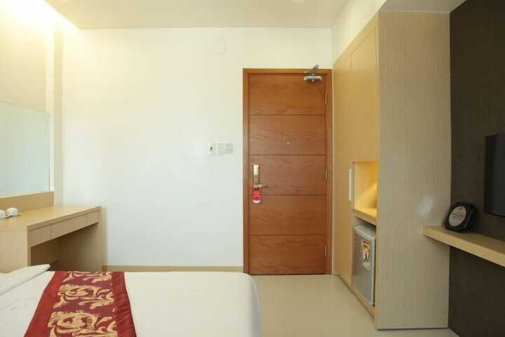 Room 13 of 33